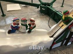 1992 Mr. Christmas Santa's Ski Slope Lift Snowman, Flags Skiers Complete Working