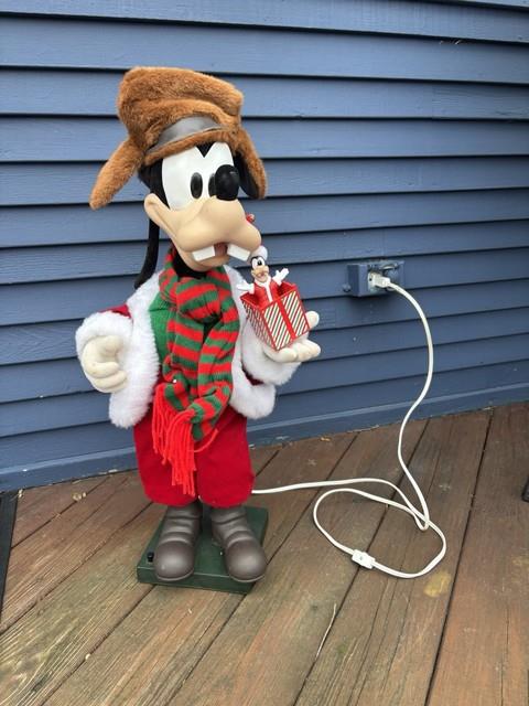 1994 Animated 30 Disney's Christmas Goofy Musical Motionette
