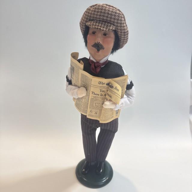 2011 Byers' Choice Yes, Virginia Newsman 13in Signed