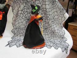 2014 Byers Choice Halloween 19 Inch Display Walking Witch Caroler Signed in OB