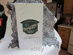 2014 Byers Choice Halloween 19 Inch Display Walking Witch Caroler Signed in OB