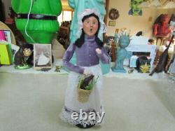 2022 Byers Choice Easter Woman Caroler with Chocolate Bunny in Basket New