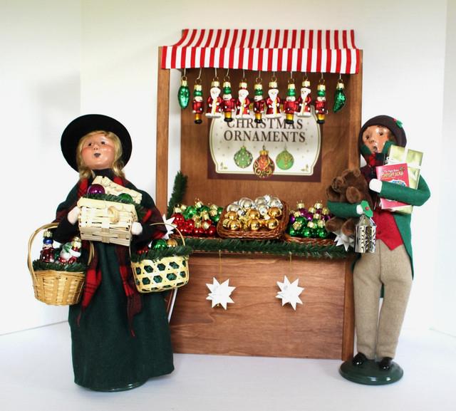 2023 Byers Choice Christmas Ornament Stall With 2024 Matching Carolers