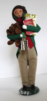 2023 Byers Choice Christmas Ornament Stall with 2024 Matching Carolers