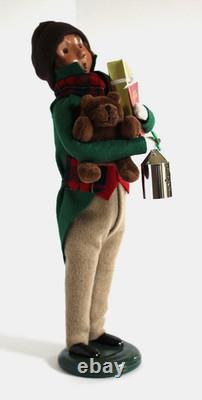 2023 Byers Choice Christmas Ornament Stall with 2024 Matching Carolers