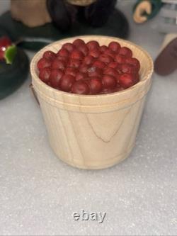 BYERS CHOICE CAROLER CRANBERRY HARVEST CAPE COD SIGN 2 Children 2 Dogs CHRISTMAS