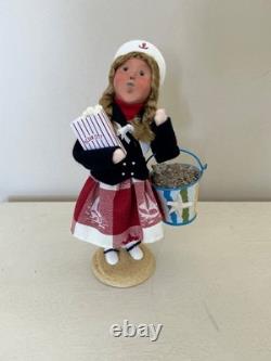 Byers Choice 2008 Ocean City Cricket Box Exclusive Girl withPopcorn & Bucket