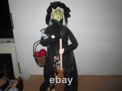 Byers Choice 2024 Wooden Duck Exclusive Minerva Witch New Byers Choice 2024 Wooden Duck Exclusive Minerva Witch New
