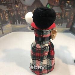 Byers' Choice Caroler Man With Wreath & Woman With Baby 1989 Signed Dated Pair