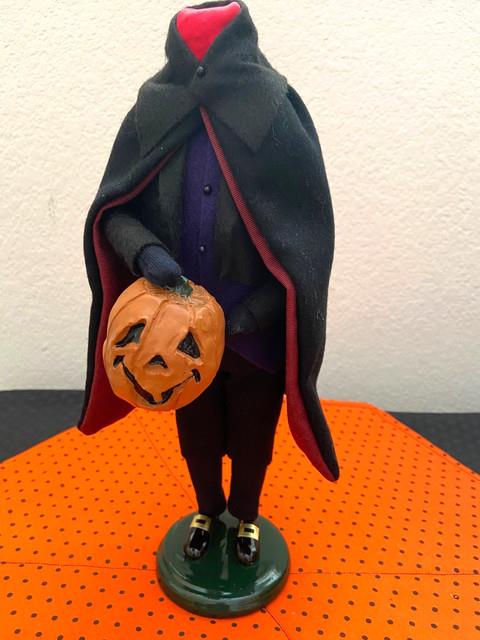 Byers Choice Carolers 2010 Halloween Headless Horseman Holding Pumpkin Head