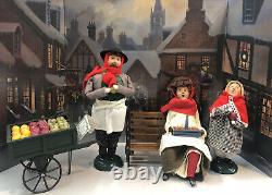 Byers Choice Carolers Cries of London Apple Vendor Family with Cart & Bench 5 Pc