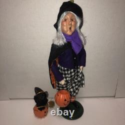 Byers Choice Carolers Halloween Smiling Jack O' Lantern Witch w Bats Lined Cape