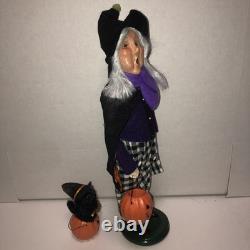 Byers Choice Carolers Halloween Smiling Jack O' Lantern Witch w Bats Lined Cape