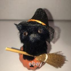 Byers Choice Carolers Halloween Smiling Jack O' Lantern Witch w Bats Lined Cape