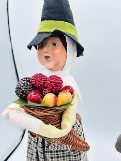 Byers Choice Carolers Thanksgiving Pilgrim man & woman 2014 cornucopia pumpkin