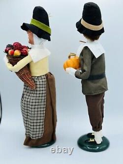 Byers Choice Carolers Thanksgiving Pilgrim man & woman 2014 cornucopia pumpkin