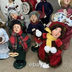 Byers Choice Christmas Carolers Lot Of 19 Adults Children and Dog Vintage