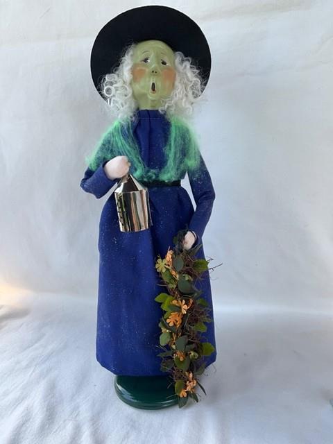 Byers Choice Green Face Halloween Witch With Lantern Flowers Raven & Cobweb Shawl