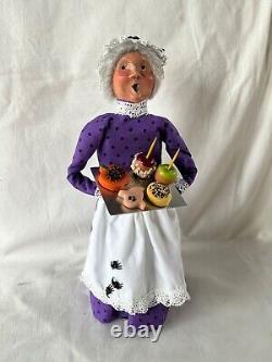 Byers Choice Halloween Grandmother Baker with Ghost Pumpkins Caramel Apples