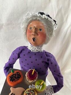 Byers Choice Halloween Grandmother Baker with Ghost Pumpkins Caramel Apples