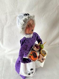 Byers Choice Halloween Grandmother Baker with Ghost Pumpkins Caramel Apples