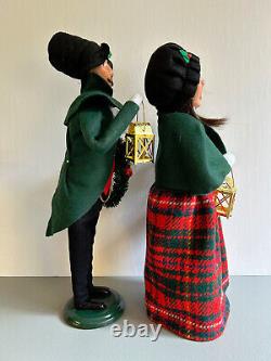 Byers Choice Lantern Family of 4 Carolers plus Accessory Sign