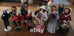 Byers Choice Lot Of 11 Christmas Carolers