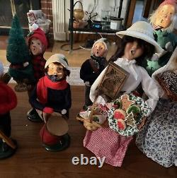 Byers Choice Lot Of 11 Christmas Carolers