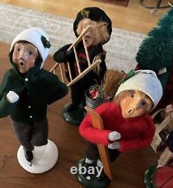 Byers Choice Lot Of 11 Christmas Carolers