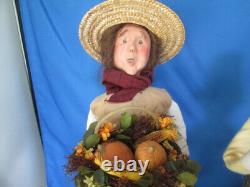 Byers Choice The Carolers Williamsburg Farmer, Wife & Turkey Thanksgiving Bounty