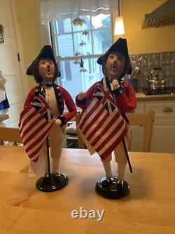 Byers Choice Williamsburg 2002 Exclusive Colonial Men with Flags -Pair