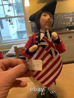 Byers Choice Williamsburg 2002 Exclusive Colonial Men with Flags -Pair