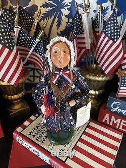 Byers Choice Wooden Duck Exclusive- Patriotic Caroler Independent Isabella