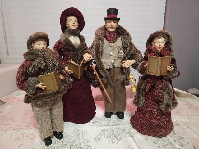 Carolers Figurines 4 Christmas Real Clothing Resin. The Tallest 20 & 16 Rare