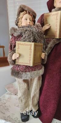 Carolers figurines 4 Christmas real clothing resin. The tallest 20 & 16 Rare