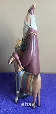 DASH AWAY SANTA Resin Figurine Boxed #WW2887 2010 WILLIRAYE Studios