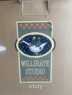 DASH AWAY SANTA Resin Figurine Boxed #WW2887 2010 WILLIRAYE Studios