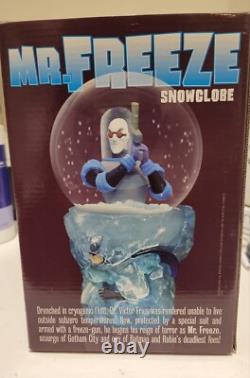 DC direct Batman animated Mr. Freeze Snow Globe/ rare