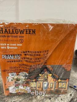 DEPT 56 PEANUTS Halloween House Trick Or Treat Gift Set Snoopy Great Pumpkkn NEW