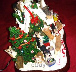 Danbury Mint Corgi Dog Christmas Doghouse-Lighted with Star -Retired -Works- EUC