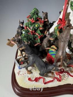 Danbury Mint Doberman Pinscher Dog Christmas Dog House Lights Up Rare