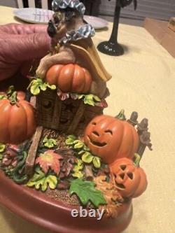 Danbury Mint Pumpkin Patch Pugs Light Up Halloween Figure No Damage