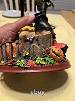 Danbury Mint Pumpkin Patch Pugs Light Up Halloween Figure No Damage