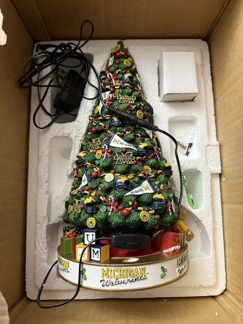 Danbury Mint University Michigan Wolverines Football Lighted Christmas Tree