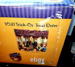 Department 56 1031 TRICK OR TREAT DRIVE Halloween House Autumn Lit Sound MINT