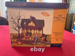 Department 56 1031 TRICK OR TREAT DRIVE- MINT Halloween House Lit with Sound