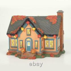 Department 56 Halloween Peanuts House & ACCY'S Trick or Treat Lane Set of 4