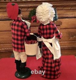 Extremely RARE Byers Choice 1998 Apple Harvest Couple The Paper Store Exclusive