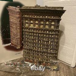 FLATIRON BUILDING porcelain statue Christmas In The CiTy DEPT 56