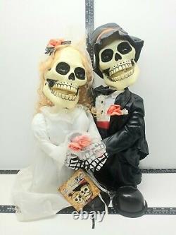 Ghoul Newly Deads Bride & Groom Skeletons Light Up Move Sing I Got You Babe